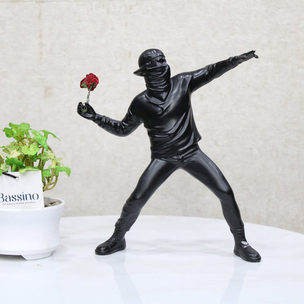 Home Decor Flower Thrower Statue Room Decor for Men Aesthetic Sculpture, Black, 20x8x21.5cm