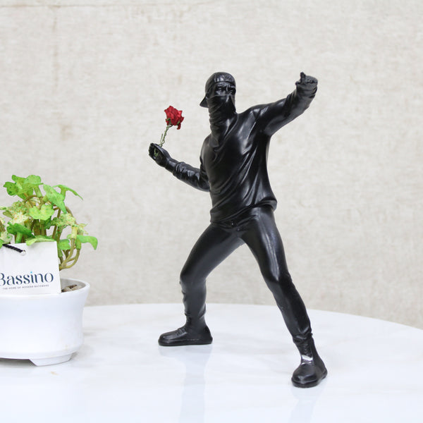 Home Decor Flower Thrower Statue Room Decor for Men Aesthetic Sculpture, Black, 20x8x21.5cm