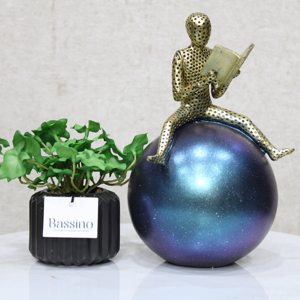 Reader Statue Abstract Sculpture, Resin Thinking Man with Ball Minimalist Decor Accents Home Decor Living Room Table, Bookshelf Decor for Office L 16 W14 H 25 CM (BSP-8022)