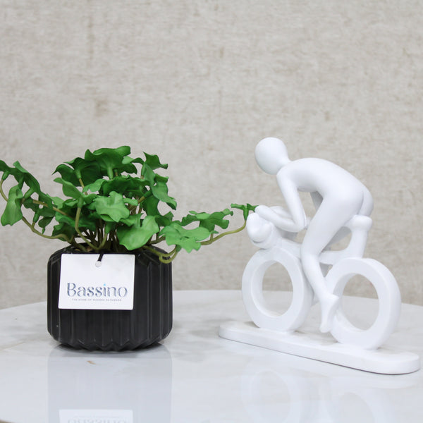 Sports Man Sculpture Statue Vintage Resin Figurine Home Decoration Sculpture Party Favors Gift for Sports Lover (BSP-8140) L 17 W 4 H 15 CM