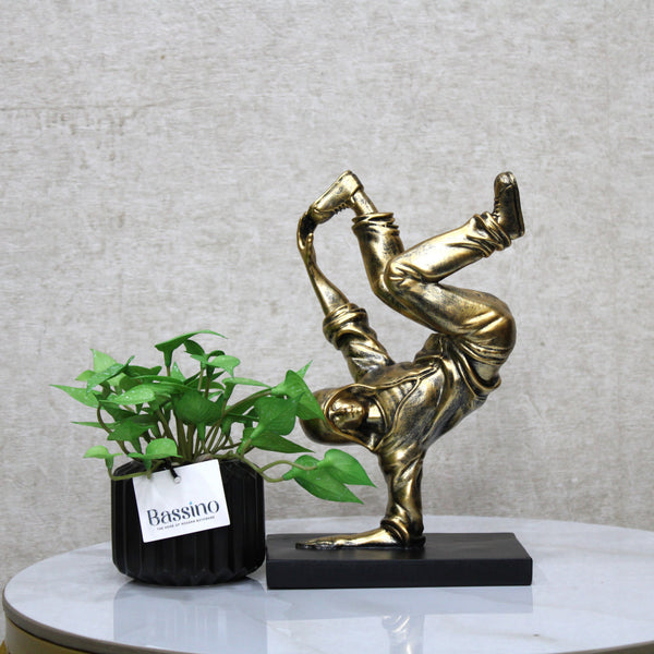Decoration Figure Statue, Resin Street Dance Boy Action Statue Sculpture, Street Dance Competition Price Decoration (BSP-8297-2) L 15 W 10 H 24 CM