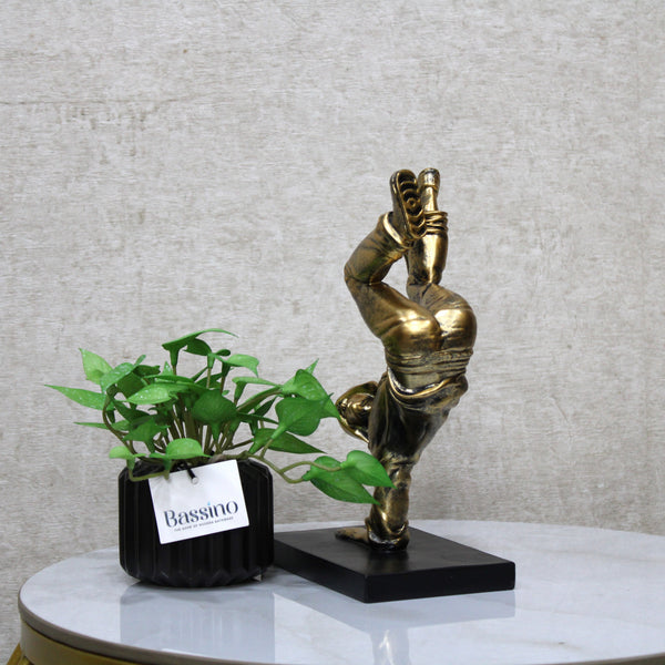 Decoration Figure Statue, Resin Street Dance Boy Action Statue Sculpture, Street Dance Competition Price Decoration (BSP-8297-2) L 15 W 10 H 24 CM