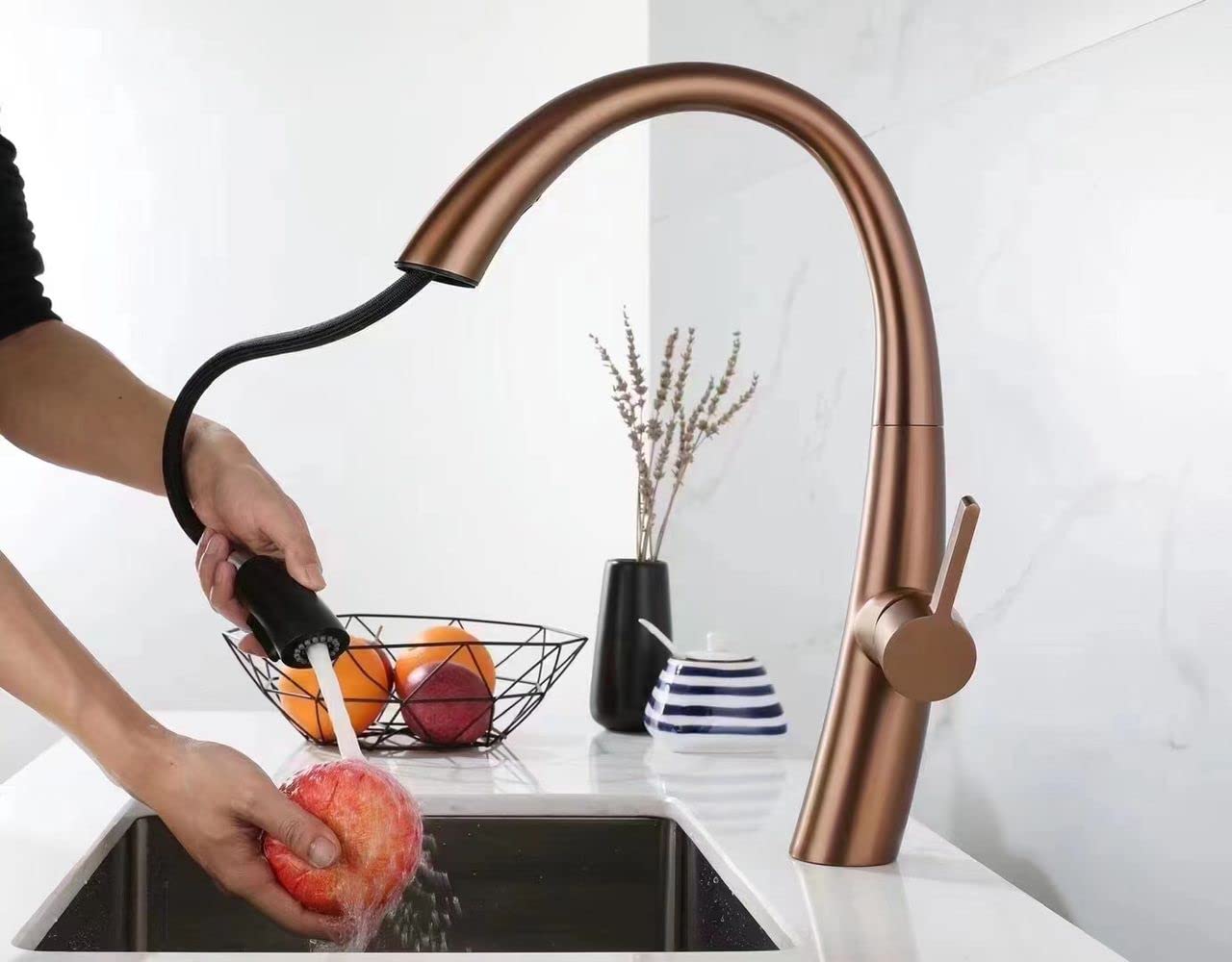 Brass Kitchen Faucet Luxury Design Pull Out Kitchen Faucet Tap Single Hole 360° Rotatable / Dual Water Flow System Kitchen Sink Tap Faucet (Rose Gold) BTT-2106