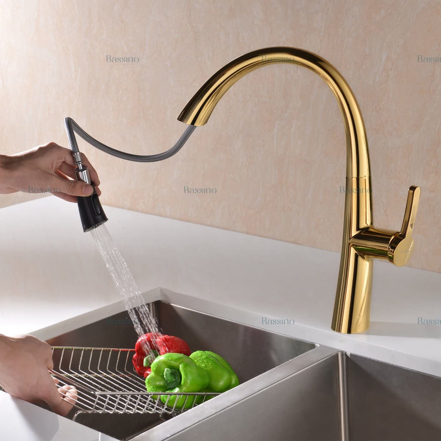 Brass Kitchen Faucet Luxury Design Pull Out Kitchen Faucet Tap Single Hole 360° Rotatable / Dual Water Flow System Kitchen Sink Tap Faucet (Gold) BTT-2104